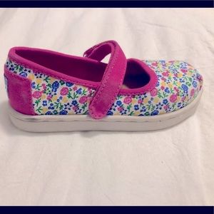 Toddler Toms Mary Janes - size 7